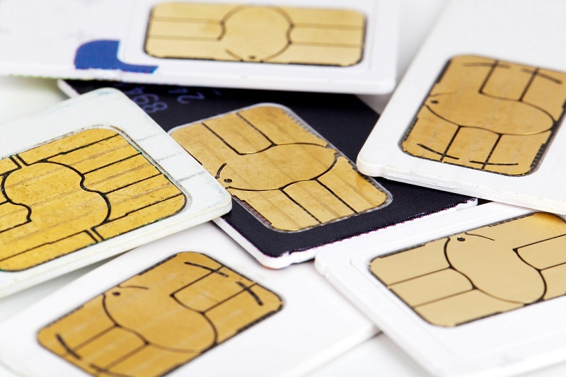 Apple i Samsung zabiją karty SIM