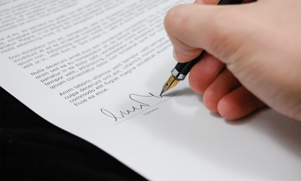 Kredyt samochodowy – na co zwrócić uwagę, podpisując umowę?