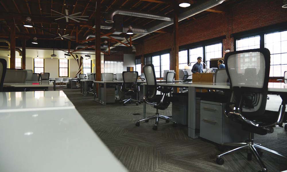 Jak urządzić biuro, aby zwiększyć efektywność pracy?