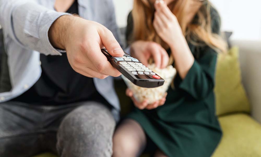 Dlaczego stojak do TV jest przydatnym rozwiązaniem domowym?
