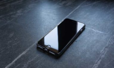 Ochrona ekranu iPhone SE 2020 - szkło hartowane czy folia?
