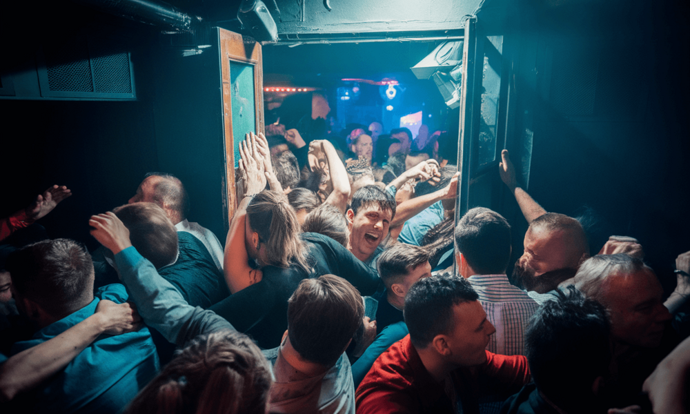 Rynek futures na bitcoina jak zatłoczony klub z wąskim wyjściem - grozi stratami